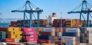Court Orders $100 Billion Tariff Refund, Impacting U.S. Business Economy.